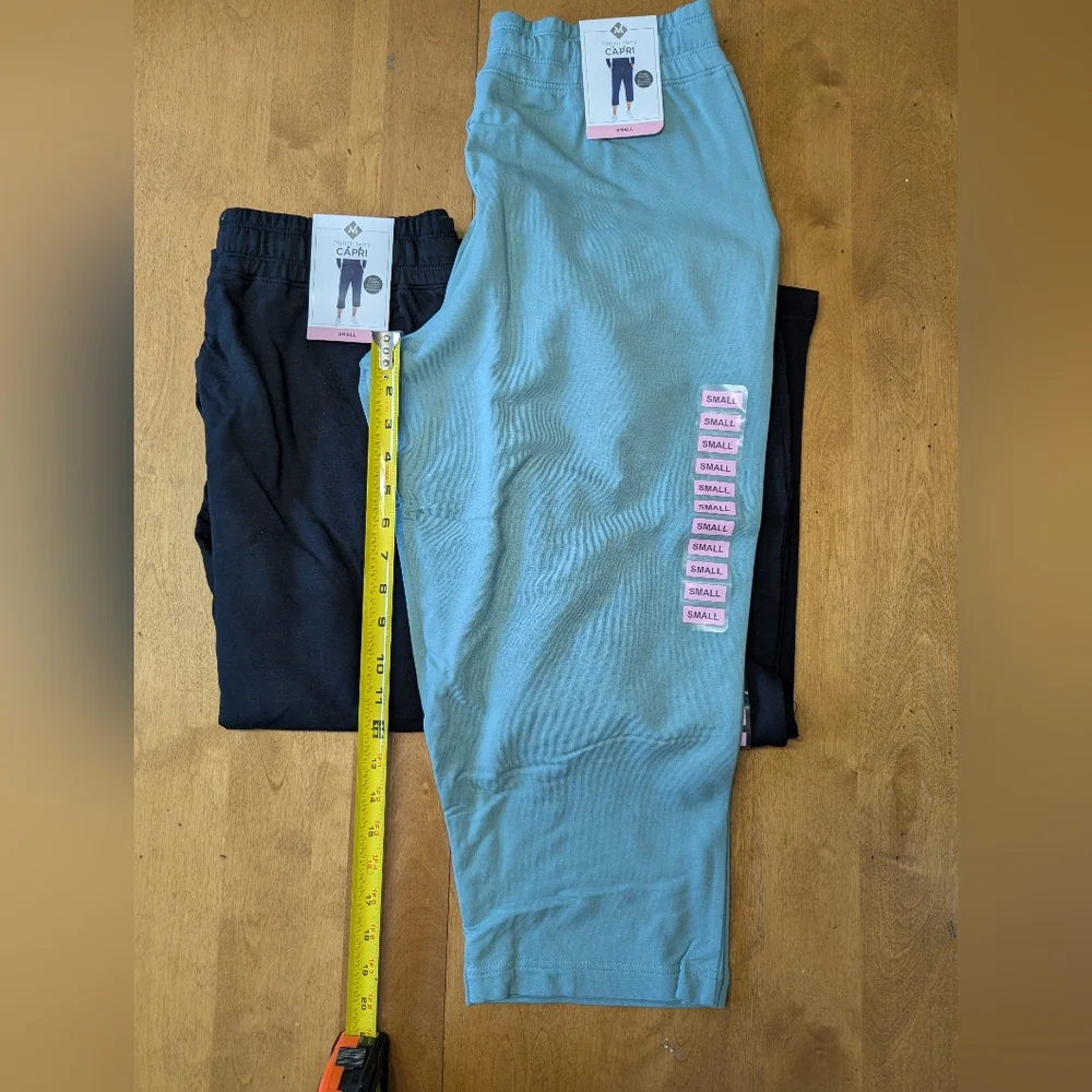 Set Of Three Women's Capris - Picture 2 of 3
